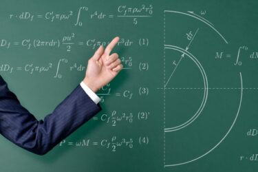 山内惠介の評判はわかりにくい?フリーザと呼ばれるスタサプ数学講師